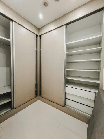 A Venda Luxuosa Vivenda V4 com piscina e anexo, no Prenda, Rua do Edifico da RCS.