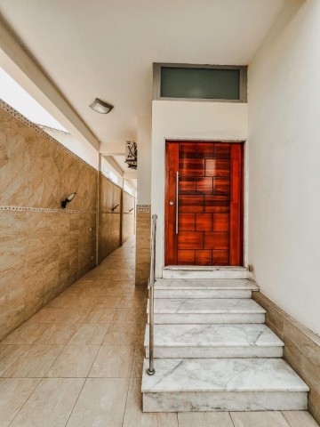 A Venda Luxuosa Vivenda V4 com piscina e anexo, no Prenda, Rua do Edifico da RCS.