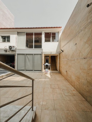 A Venda Luxuosa Vivenda V4 com piscina e anexo, no Prenda, Rua do Edifico da RCS.