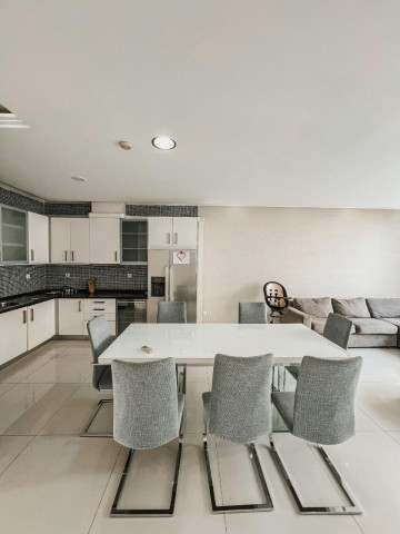 A Venda Luxuosa Vivenda V4 com piscina e anexo, no Prenda, Rua do Edifico da RCS.