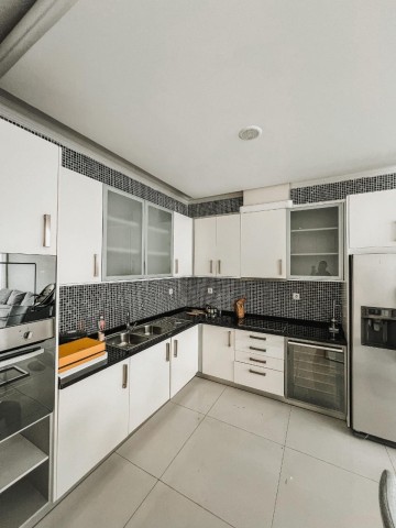 A Venda Luxuosa Vivenda V4 com piscina e anexo, no Prenda, Rua do Edifico da RCS.