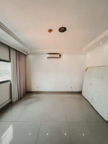 A Venda Luxuosa Vivenda V4 com piscina e anexo, no Prenda, Rua do Edifico da RCS.