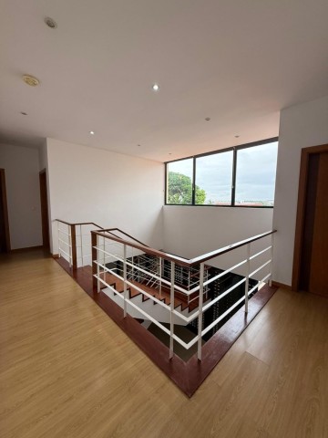 A Venda Vivenda V4+1 com piscina, no condomínio Old Vilas, Talatona.