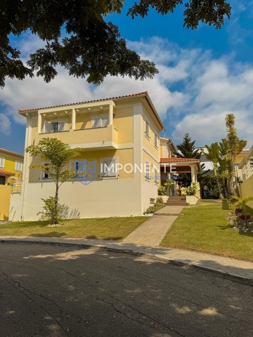 A Venda Luxuosa Vivenda V5 mobiliada, com piscina e anexo, no Condomínio vale do Embondeiro, Talatona.