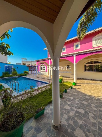 A Venda Luxuosa vivenda V3, com anexo e piscina, mobiliada, no Projecto Nova Vida, Urbanização Nova Vida.