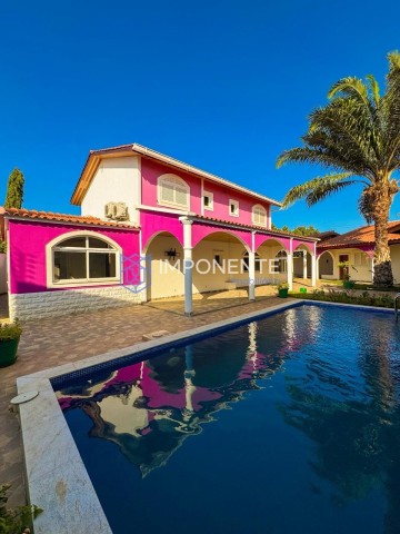 A Venda Luxuosa vivenda V3, com anexo e piscina, mobiliada, no Projecto Nova Vida, Urbanização Nova Vida.