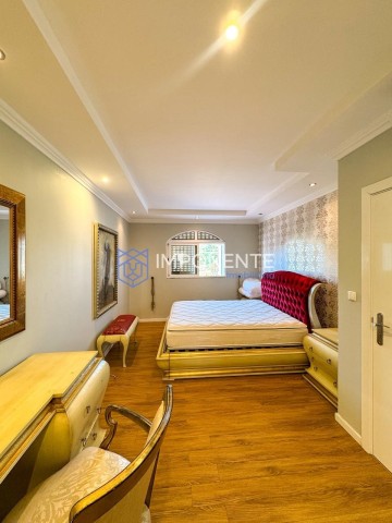 A Venda Luxuosa vivenda V3, com anexo e piscina, mobiliada, no Projecto Nova Vida, Urbanização Nova Vida.