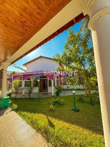 A Venda Luxuosa vivenda V3, com anexo e piscina, mobiliada, no Projecto Nova Vida, Urbanização Nova Vida.