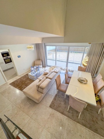 A Venda Luxuosa Penthouse, mobiliada, nos Edifícios do MRMPG, Largo Eixo-Viário, Centro da Cidade.