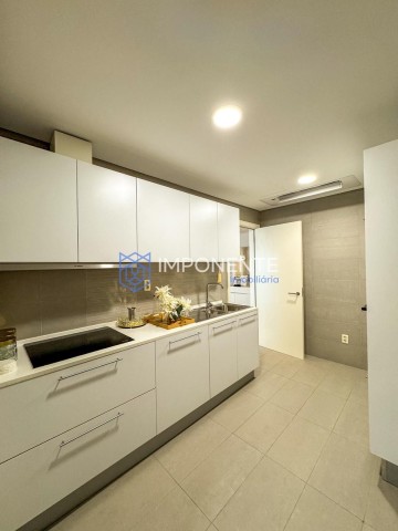 A Venda Luxuosa Penthouse, mobiliada, nos Edifícios do MRMPG, Largo Eixo-Viário, Centro da Cidade.