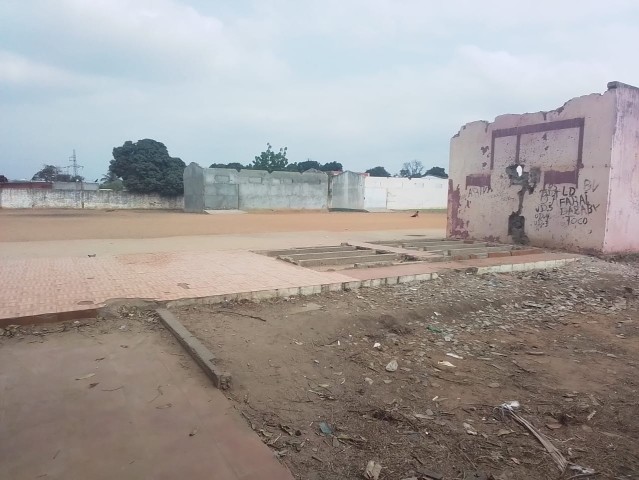 A Venda TENHO DISPONÍVEL DOIS HECTARES NA CAOP (VIANA) 5MINUTOS DA ESTRADA PRINCIPAL