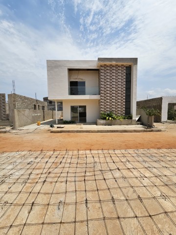 A Venda Vivendas T4 em construção, no Patriota, condomínio fechado