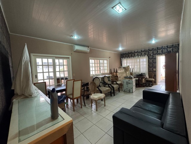 A Venda Vivenda V3+1, quintal maior, Condomínio Maravilhas de Talatona.