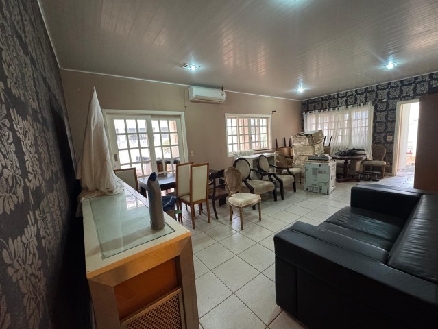 A Venda Vivenda V3+1, quintal maior, Condomínio Maravilhas de Talatona.