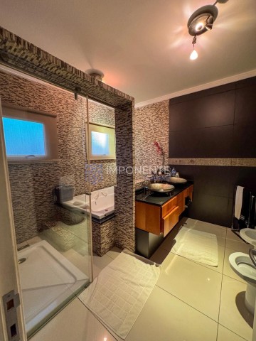 A Venda Luxuosa vivenda V7, mobiliada, com piscina, no condomínio Marés do Sul, Talatona.