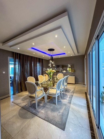 A Venda Luxuosa vivenda V7, mobiliada, com piscina, no condomínio Marés do Sul, Talatona.