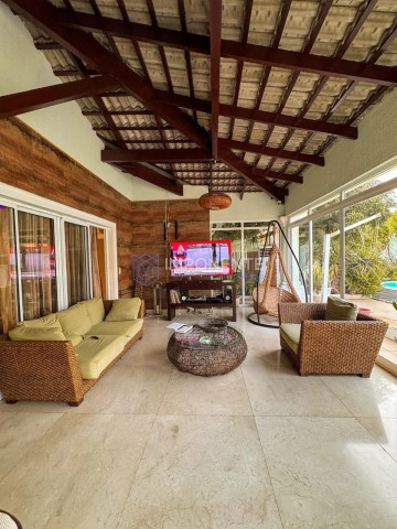 A Venda Luxuosa vivenda V7, mobiliada, com piscina, no condomínio Marés do Sul, Talatona.