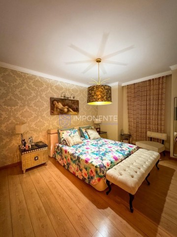 A Venda Luxuosa vivenda V7, mobiliada, com piscina, no condomínio Marés do Sul, Talatona.