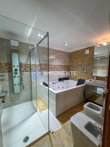 A Venda Penthouse T4, mobiliada, no condomínio Terraços do Atlântico, Talatona.