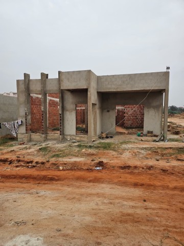A Venda Vivenda V3 no condomínio Jardins do Nova Vida, com quintal duplo.