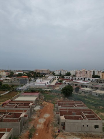 A Venda Vivenda V3 no condomínio Jardins do Nova Vida, com quintal duplo.