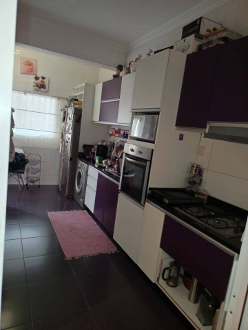 A Venda VENDE-SE APARTAMENTO T3 NO MIRAMAR