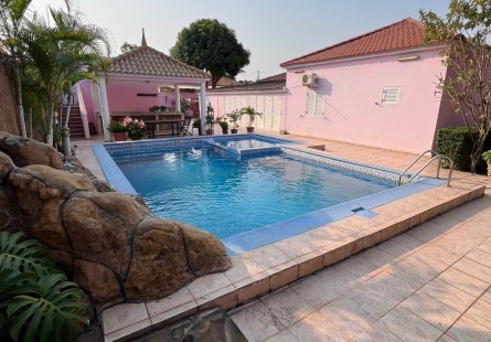 Anúncio Excelente vivenda V4, com piscina e anexo, na Urbanização Lar do Patriota, Benfica.