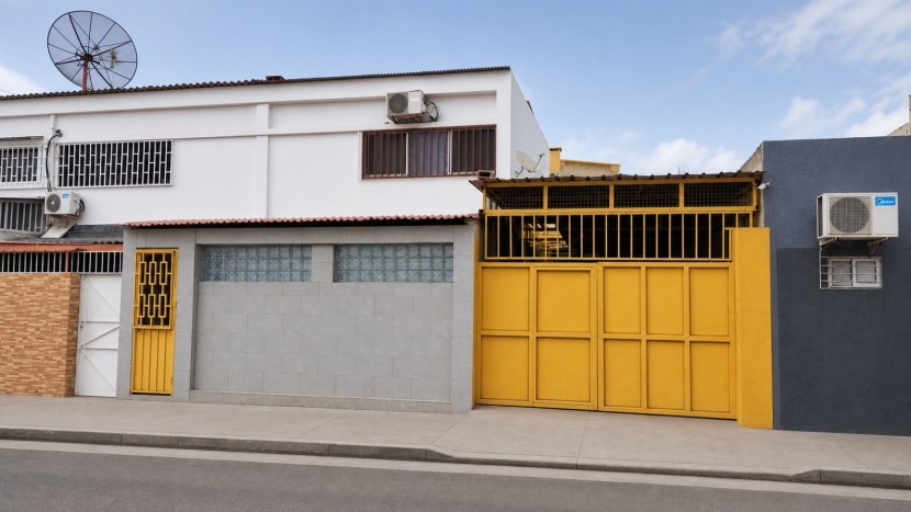 A Venda Vivenda V4, na Vila Alice, rua Dr. Luís Pinto Fonseca.