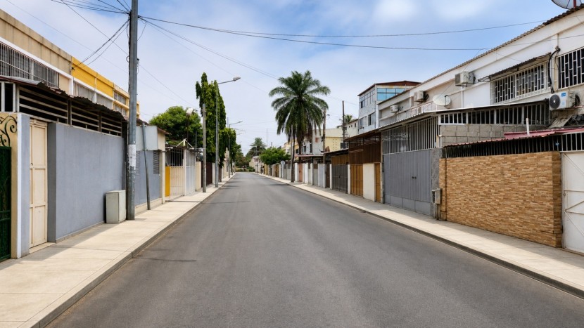 A Venda Vivenda V4, na Vila Alice, rua Dr. Luís Pinto Fonseca.