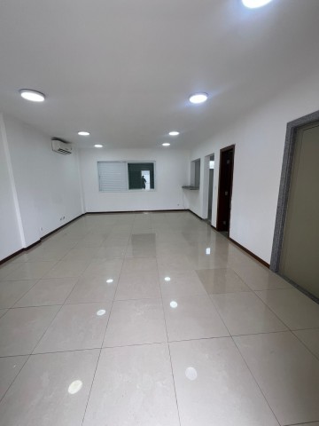 A Venda Vivenda V3 tríplex, no condomínio Boulevard Talatona.
