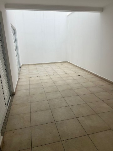 A Venda Vivenda V3 tríplex, no condomínio Boulevard Talatona.