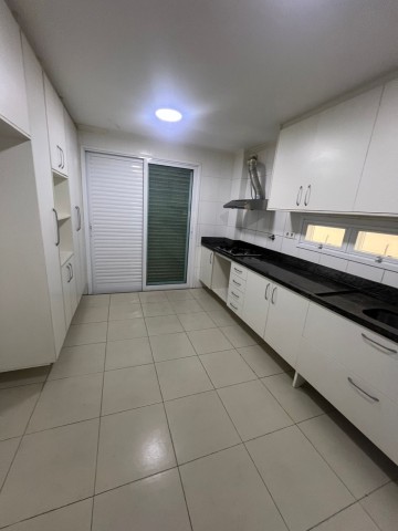 A Venda Vivenda V3 tríplex, no condomínio Boulevard Talatona.