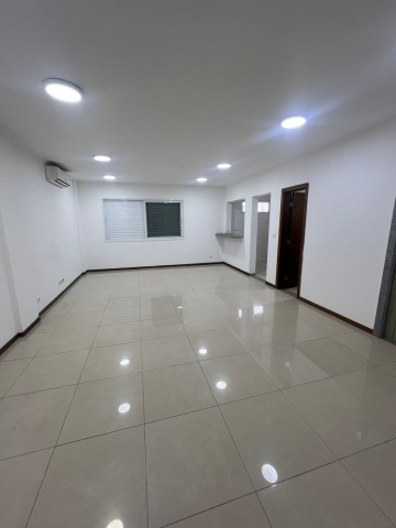 A Venda Vivenda V3 tríplex, no condomínio Boulevard Talatona.