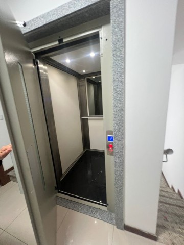 A Venda Vivenda V3 tríplex, no condomínio Boulevard Talatona.