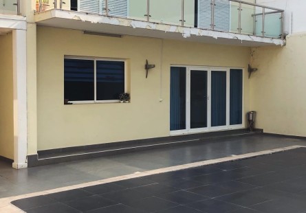 Comprar Vivenda V3, com piscina, no Condomínio Hípicos, Benfica.