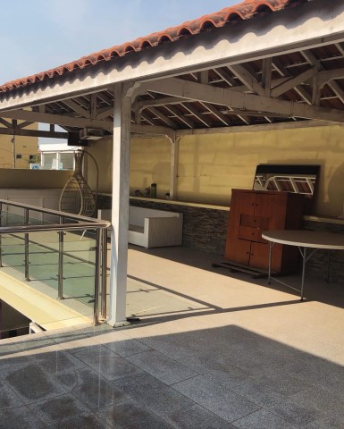A Venda Vivenda V3, com piscina, no Condomínio Hípicos, Benfica.