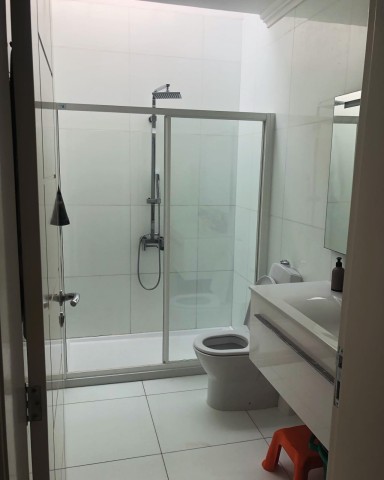 A Venda Vivenda V3, com piscina, no Condomínio Hípicos, Benfica.