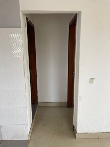 A Venda Apartamento T1, na Avenida Brasil, junto ao colégio Betei e à igreja Universal.