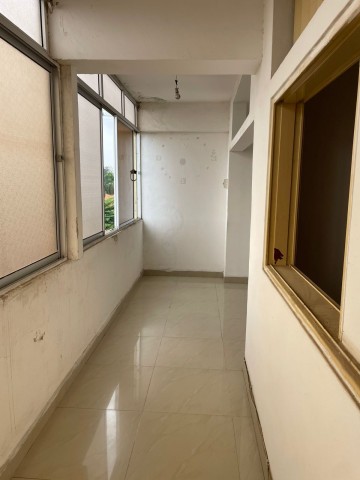 A Venda Apartamento T1, na Avenida Brasil, junto ao colégio Betei e à igreja Universal.