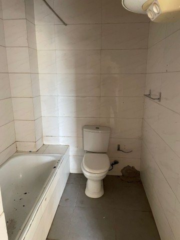 A Venda Apartamento T1, na Avenida Brasil, junto ao colégio Betei e à igreja Universal.