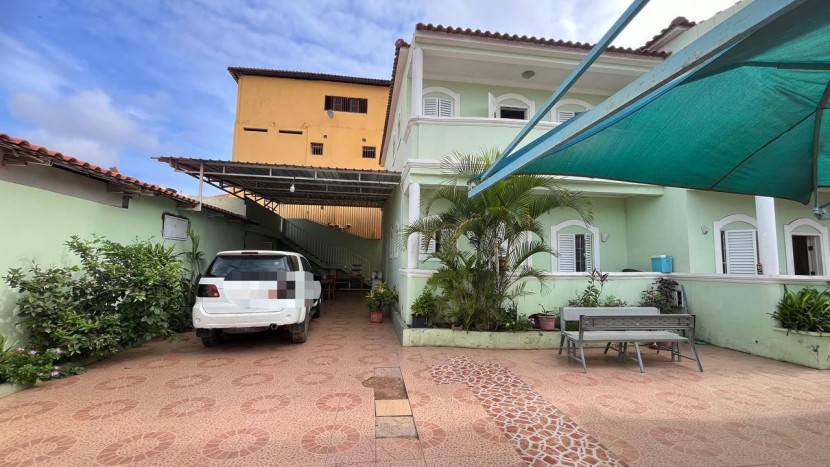 A Venda Vivenda V5, no Bairro Militar de Talatona, Talatona.