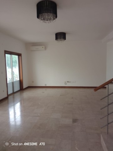 A Venda Vivenda V3, com piscina e anexo, no Condomínio Vilas do Atlântico, Talatona.