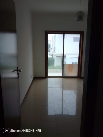 A Venda Vivenda V3, com piscina e anexo, no Condomínio Vilas do Atlântico, Talatona.