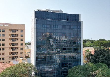 Comprar 2 Apartamentos T2 & T3, mobiliado, no Miramar, Edifício Park, Centro da Cidade.