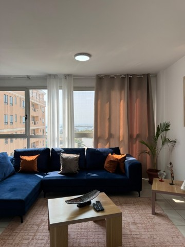 A Venda 2 Apartamentos T2 & T3, mobiliado, no Miramar, Edifício Park, Centro da Cidade.
