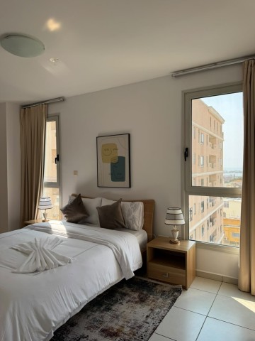 A Venda 2 Apartamentos T2 & T3, mobiliado, no Miramar, Edifício Park, Centro da Cidade.
