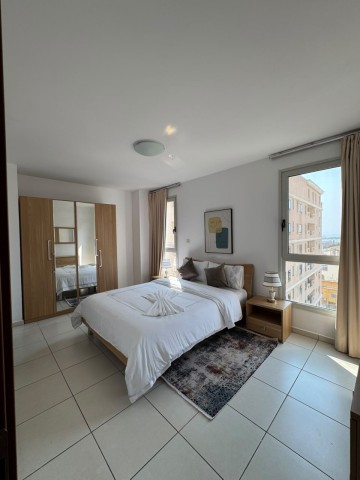 A Venda 2 Apartamentos T2 & T3, mobiliado, no Miramar, Edifício Park, Centro da Cidade.