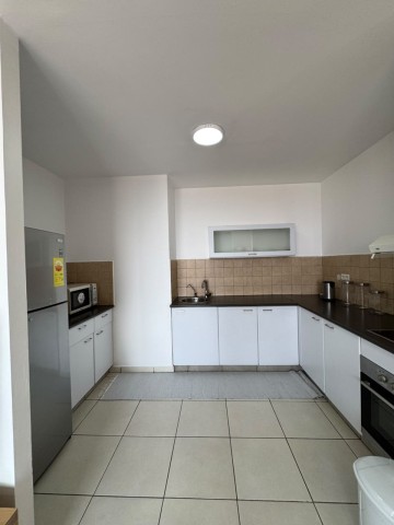 A Venda 2 Apartamentos T2 & T3, mobiliado, no Miramar, Edifício Park, Centro da Cidade.