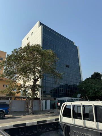 A Venda 2 Apartamentos T2 & T3, mobiliado, no Miramar, Edifício Park, Centro da Cidade.