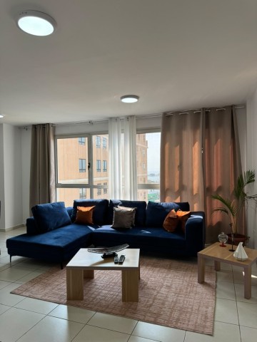 A Venda 2 Apartamentos T2 & T3, mobiliado, no Miramar, Edifício Park, Centro da Cidade.